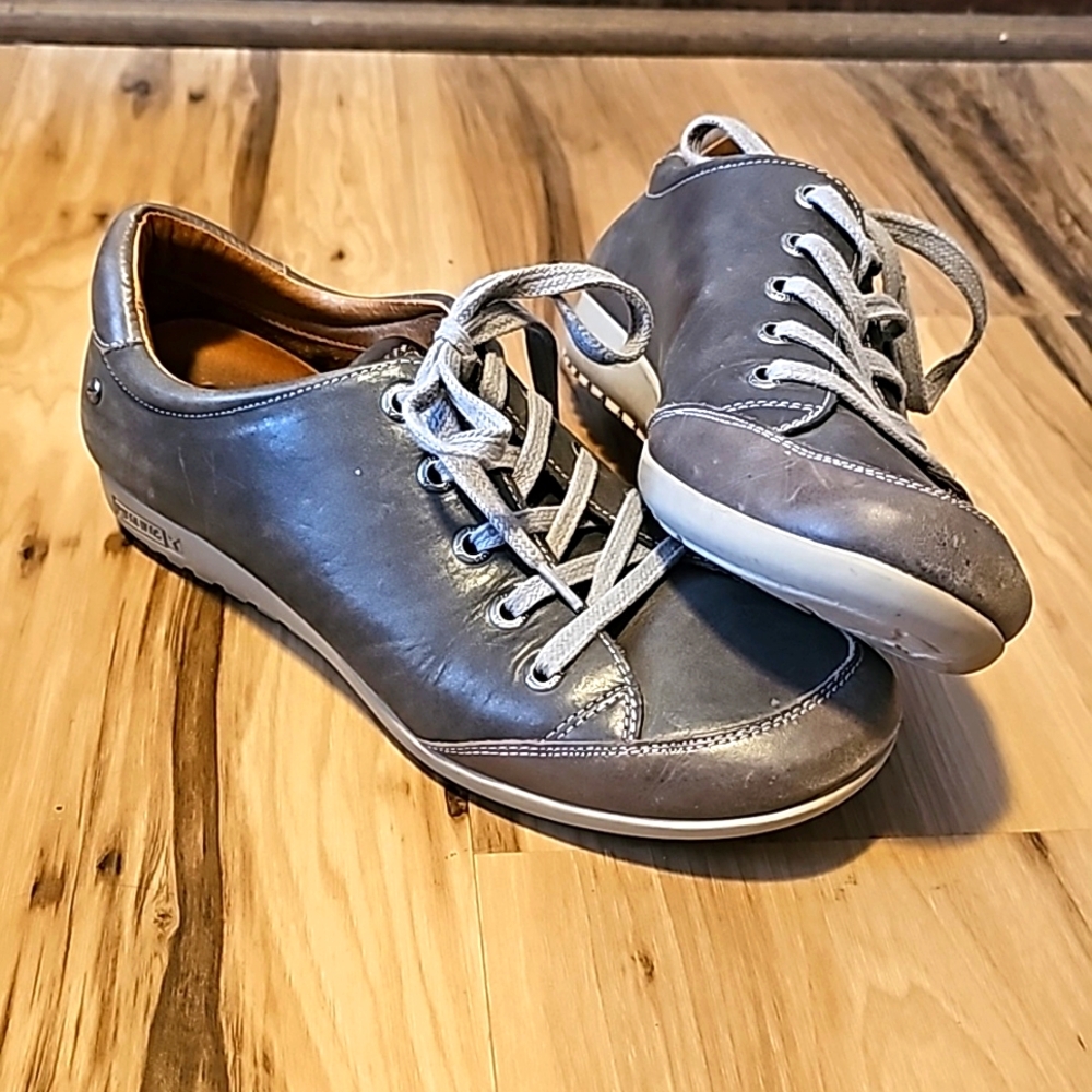 Pikolinos sneakers